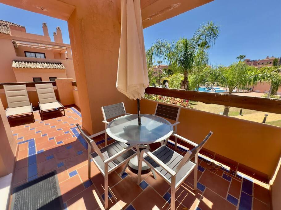 Apartment Lovely Two Bedroom *