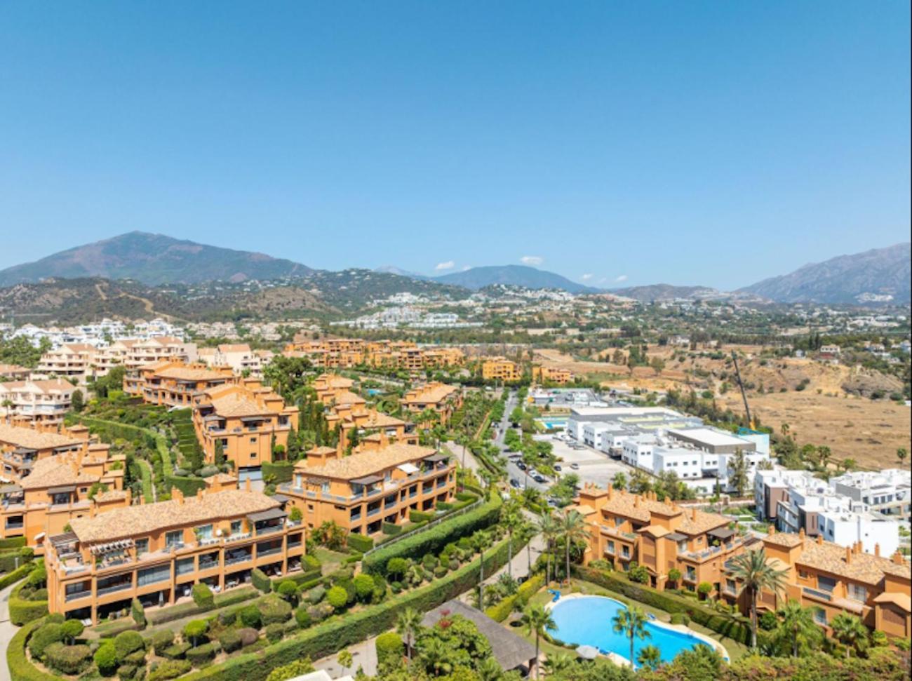 Apartment Luxury Ground Floor With Facilities Estepona