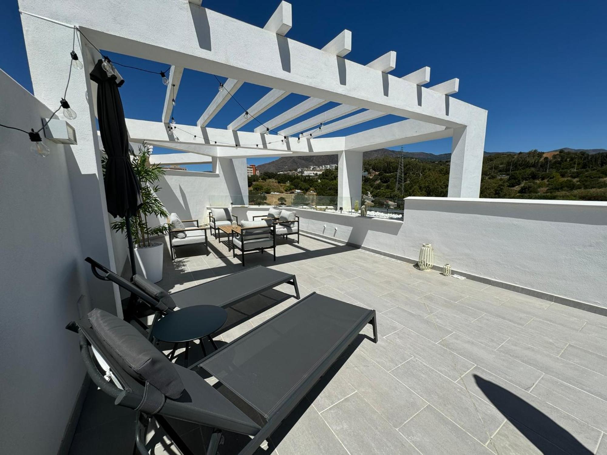 Casa Maddie - Panoramic View Penthouse Estepona