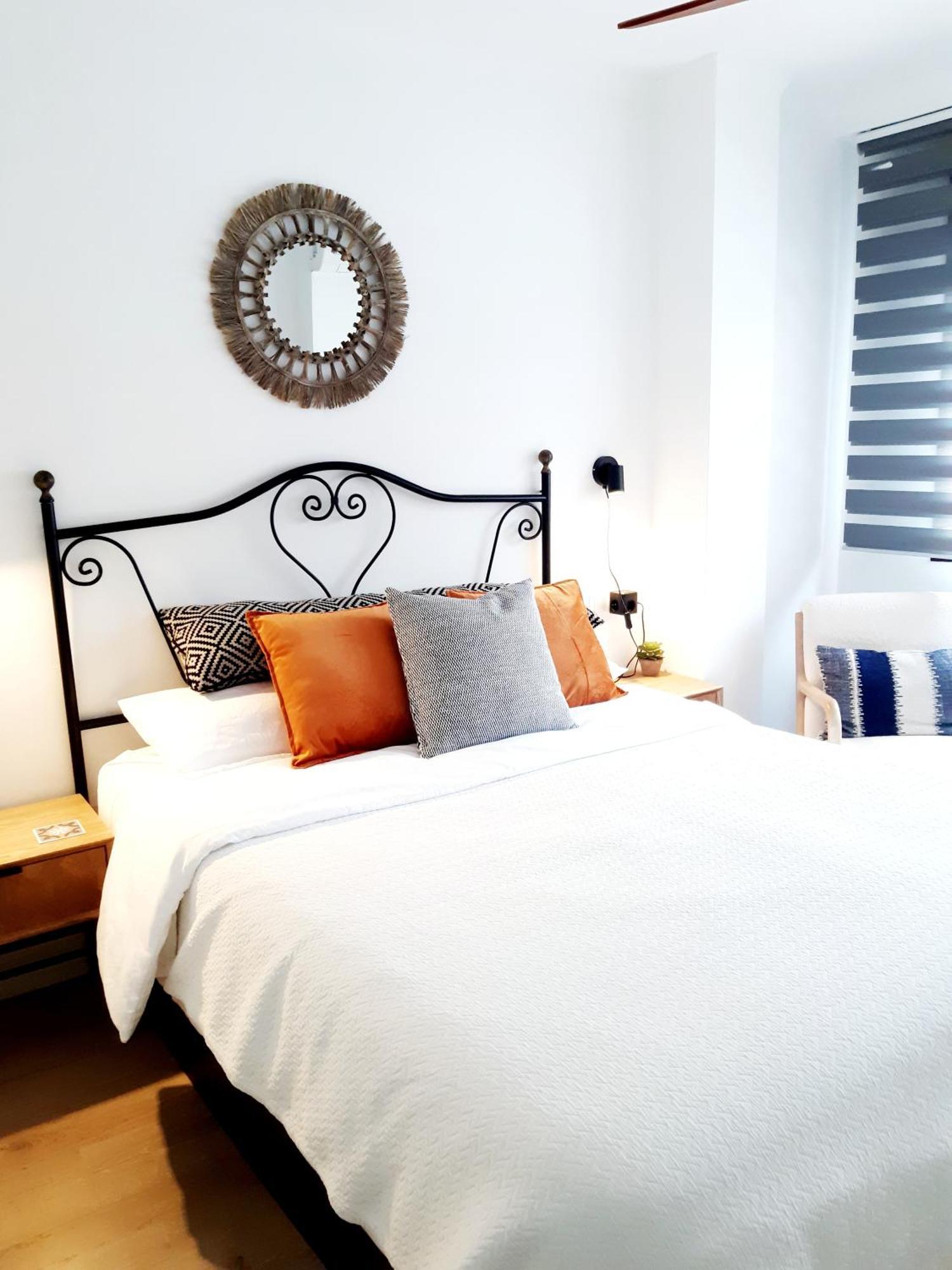 Apartment Impressive With 3 Bedrooms Metres From The Estepona