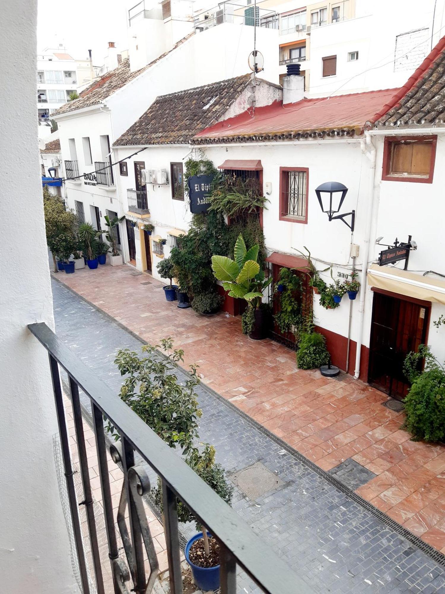 Impressive With 3 Bedrooms Metres From The Apartment