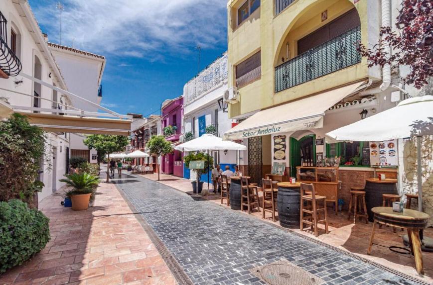 Impressive With 3 Bedrooms Metres From The Apartment *