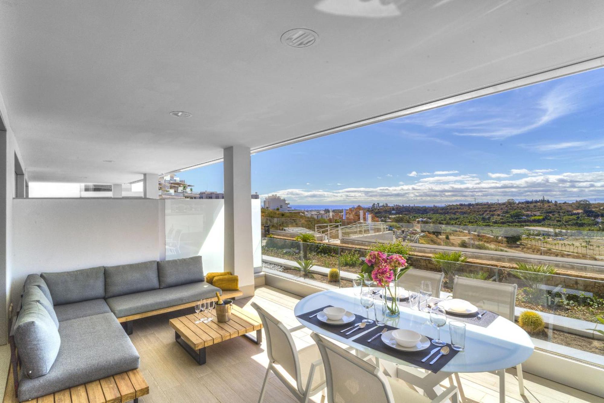 Oceana Views - 2 Bedroom Apartment *