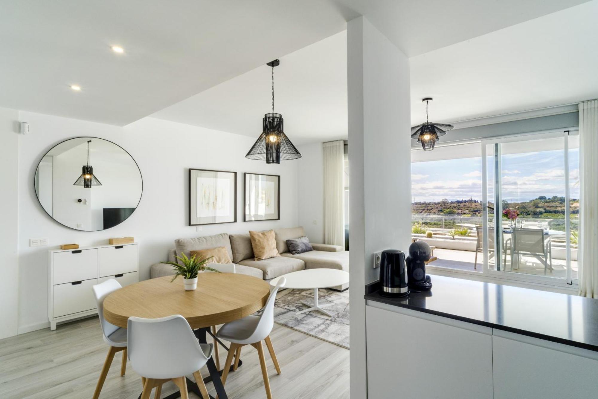 Oceana Views - 2 Bedroom * Estepona