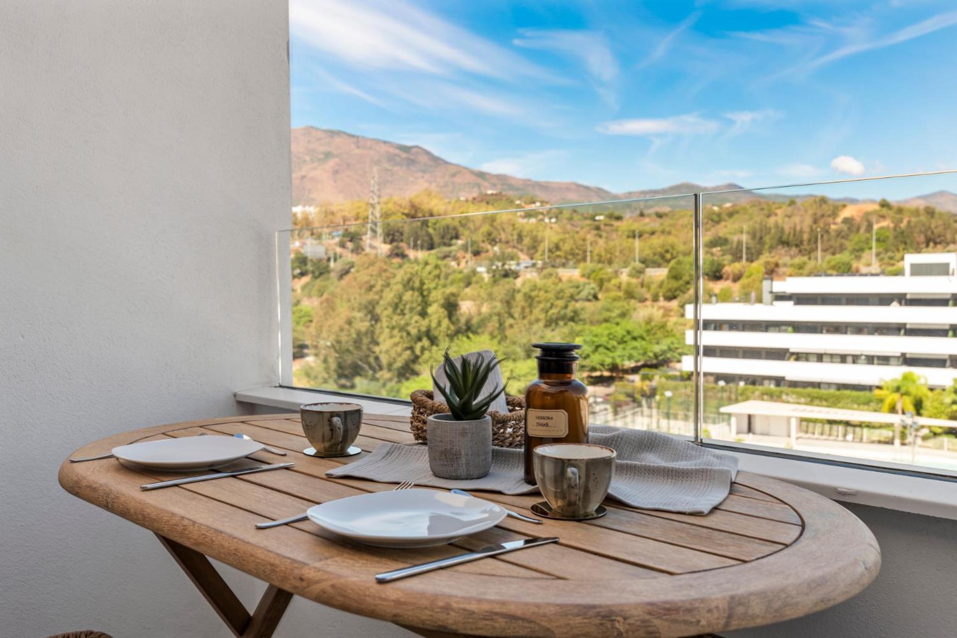 Modern Penthouse - Near & Oldtown Apartment