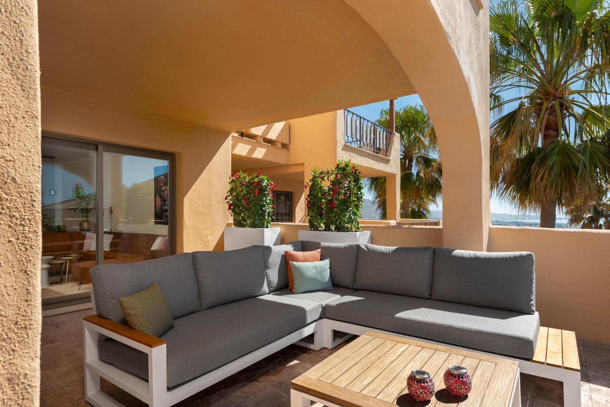 Apartment Charming 2-bedroom With Beautiful Sea Views Estepona