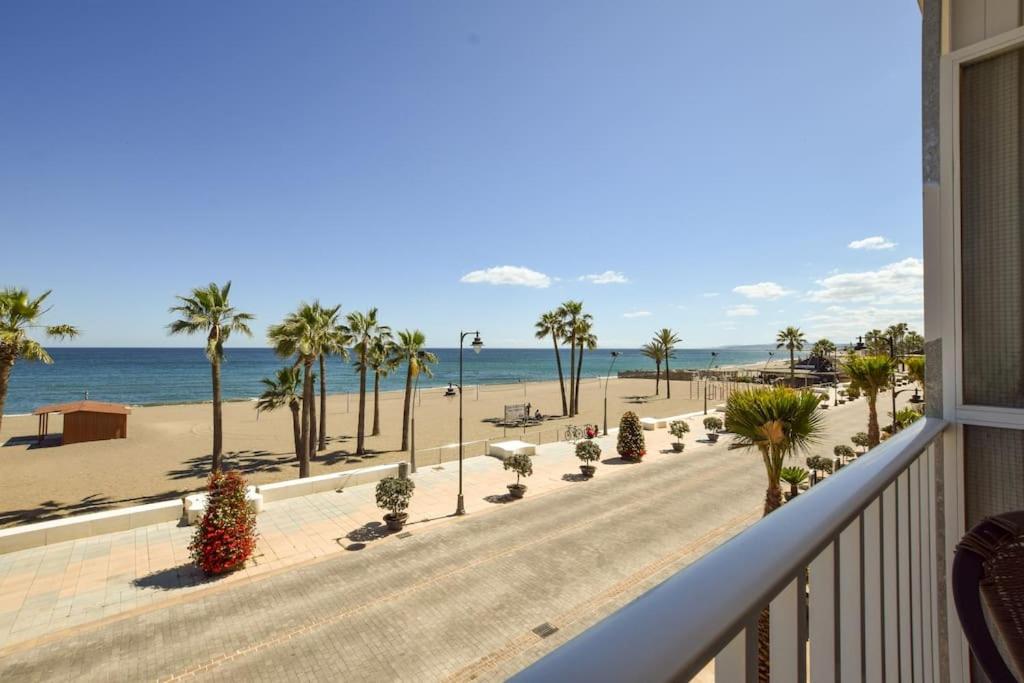 Primera Linea Con Vistas Al Mar Y Garaje * Estepona