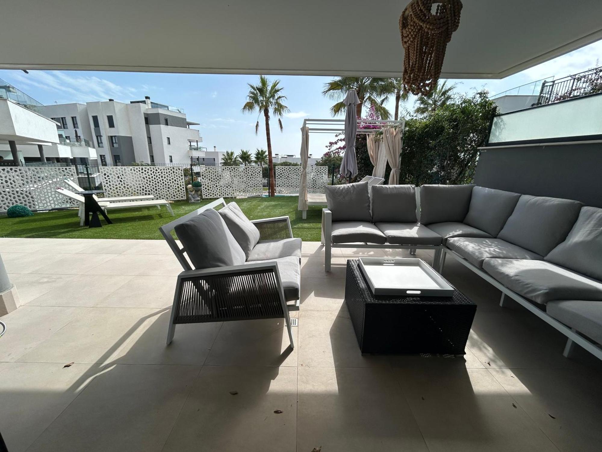Casa Casu New Stunning 3 Bed Raised Ground Floor & Huge Balcony With Sea Pool & Mountain View Indoor & Outdoor Swimming Pools & Gym Walking Distance To Port Traveller Award 2023 Appartement *