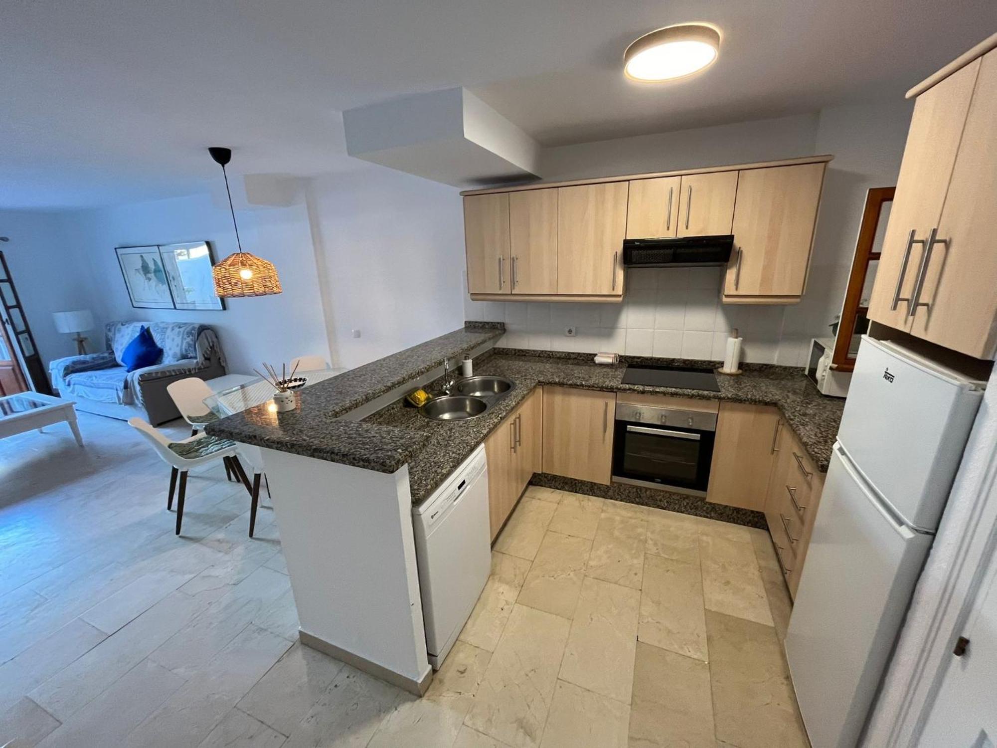 Apartment - Playa - En Urbanizacion Privada Cerca Del Mar Da5 Estepona