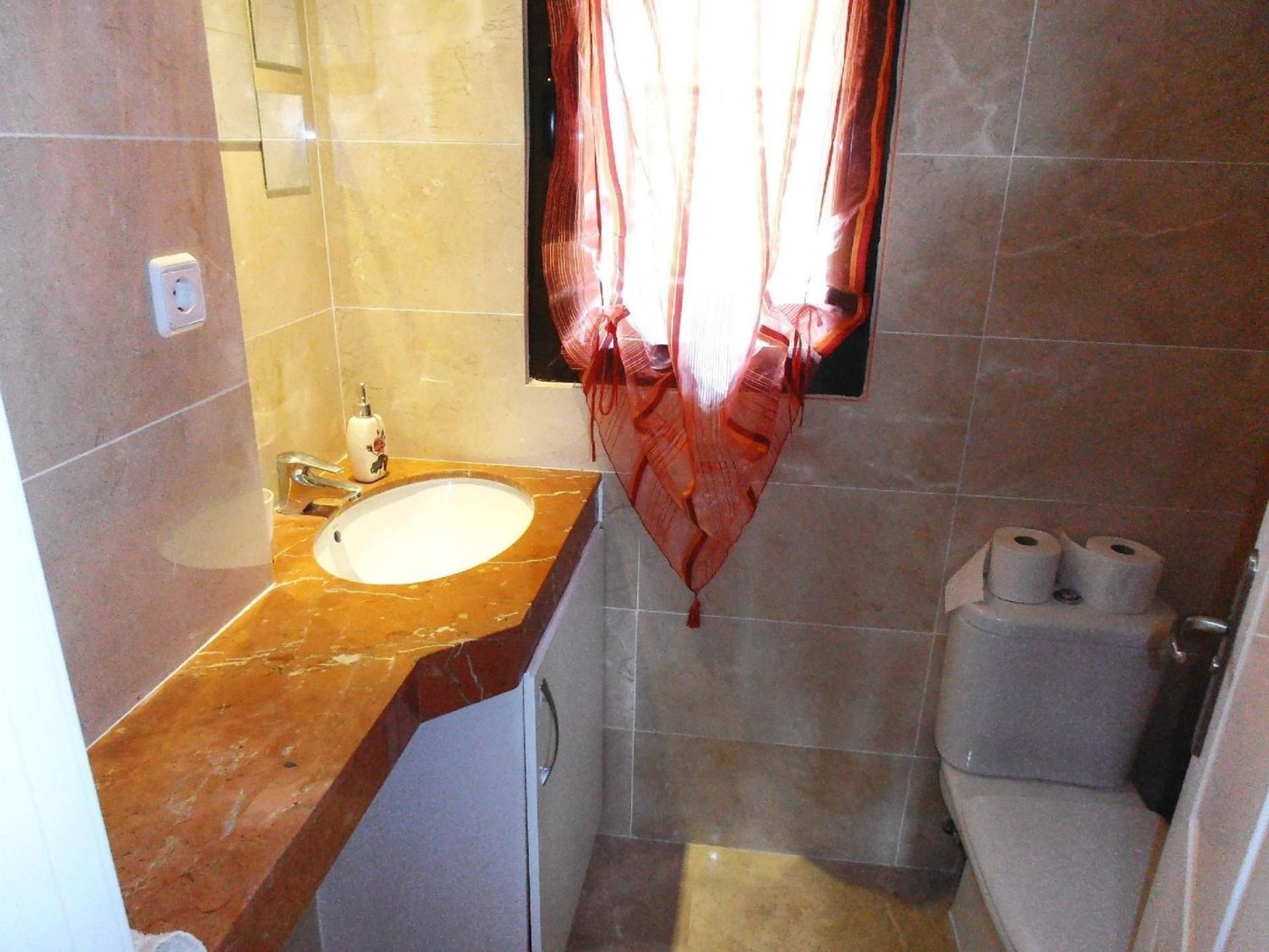 Apartment Auf Drei Ebenen Mit Vier Terrassen, Wlan U Gemeinschaftspool Estepona
