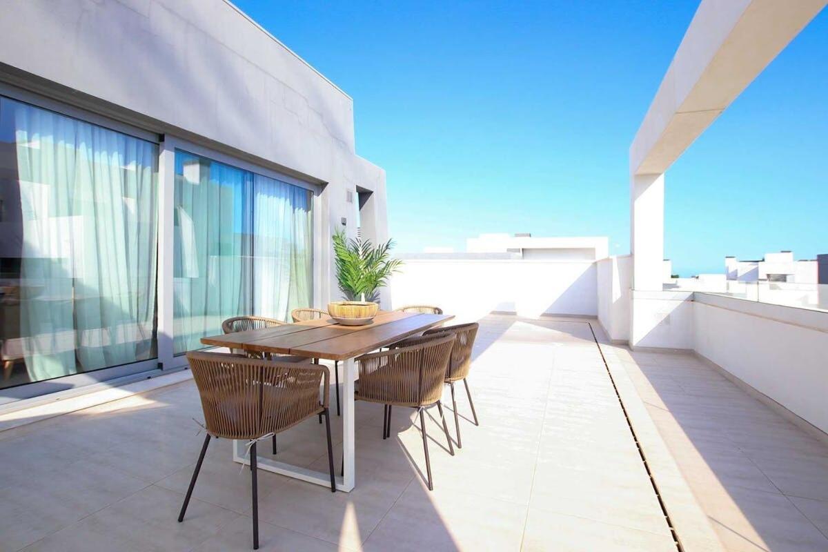 Apartment 3 Bedroom Penthouse Vanian Gardens -