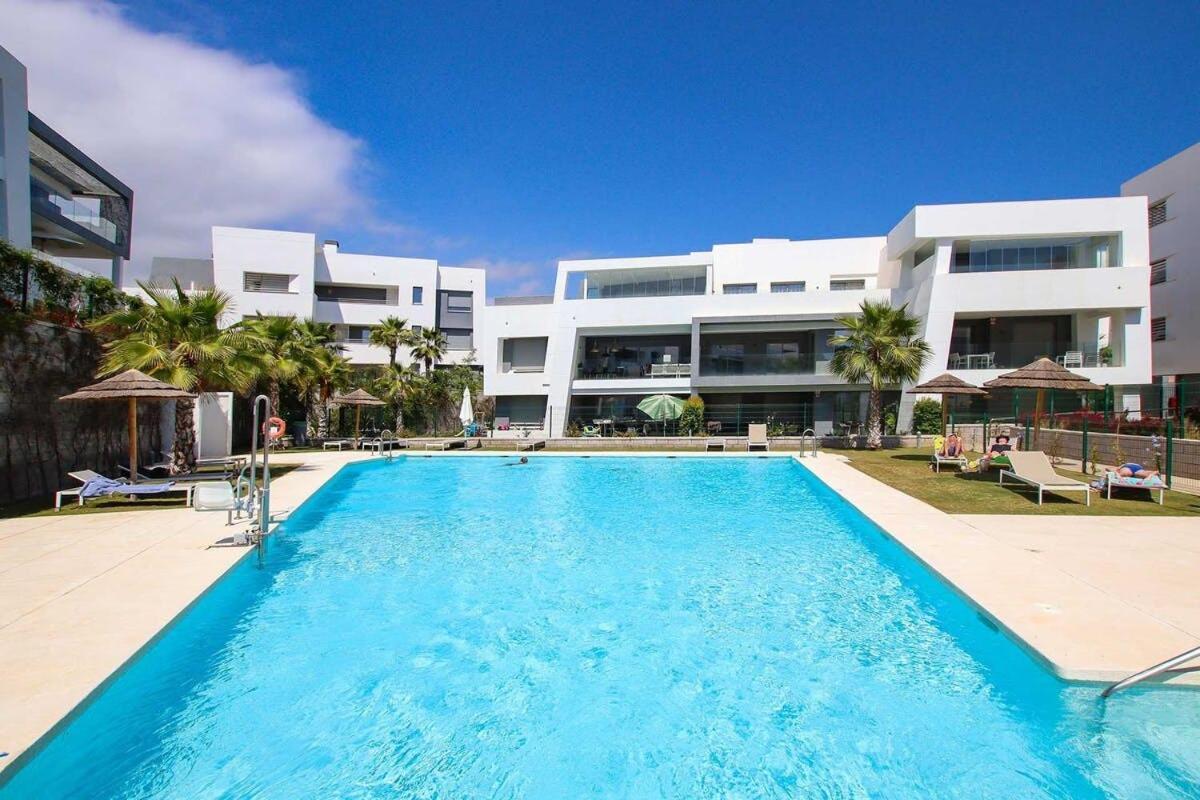 Vanian Gardens - 3br With Garden Apartment *