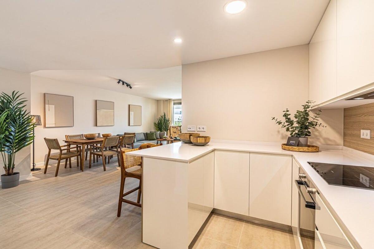 Vanian Gardens - 3br With Garden Apartment
