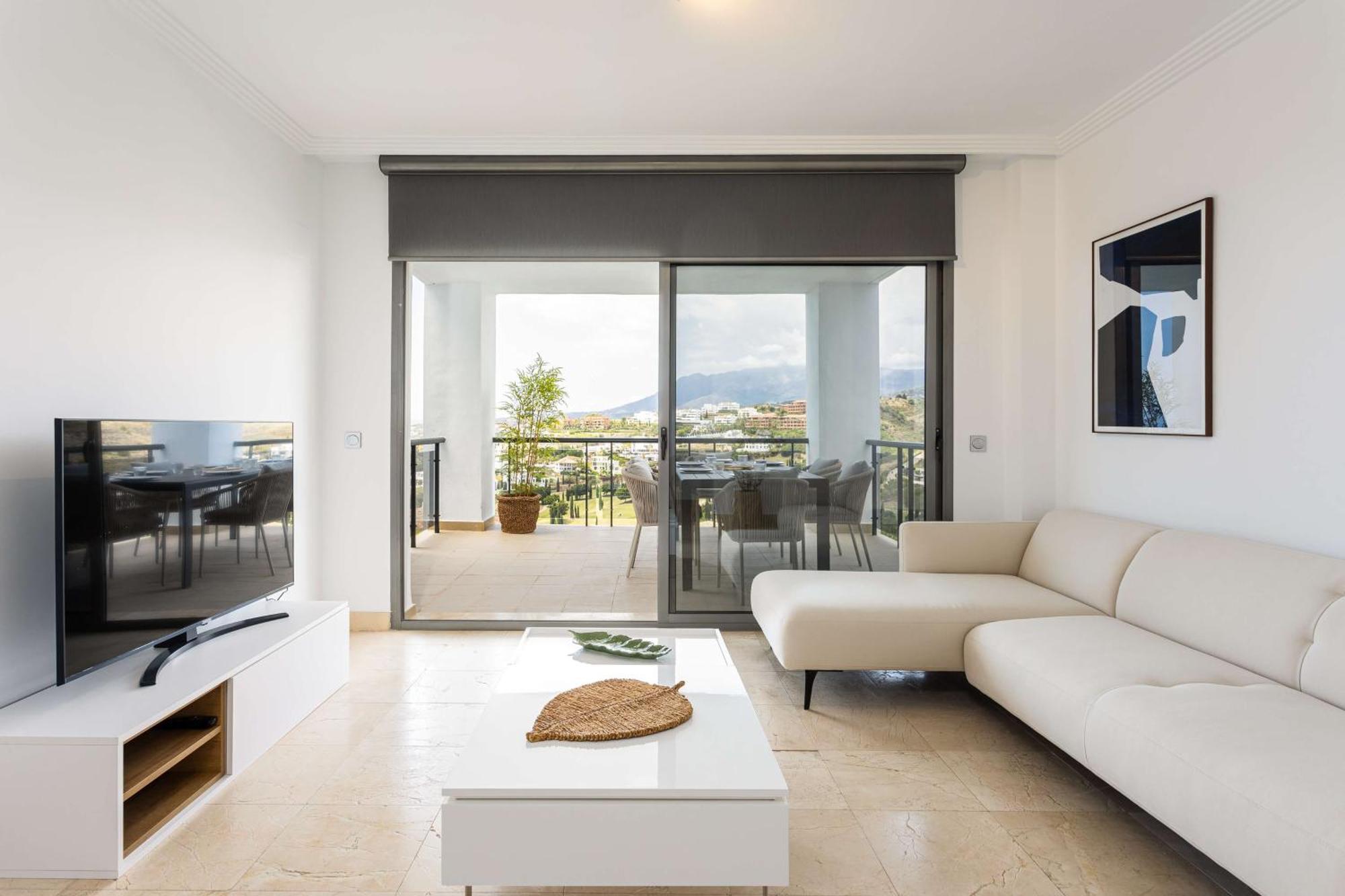 Mediterranean Swing - Acosta 5 Apartment