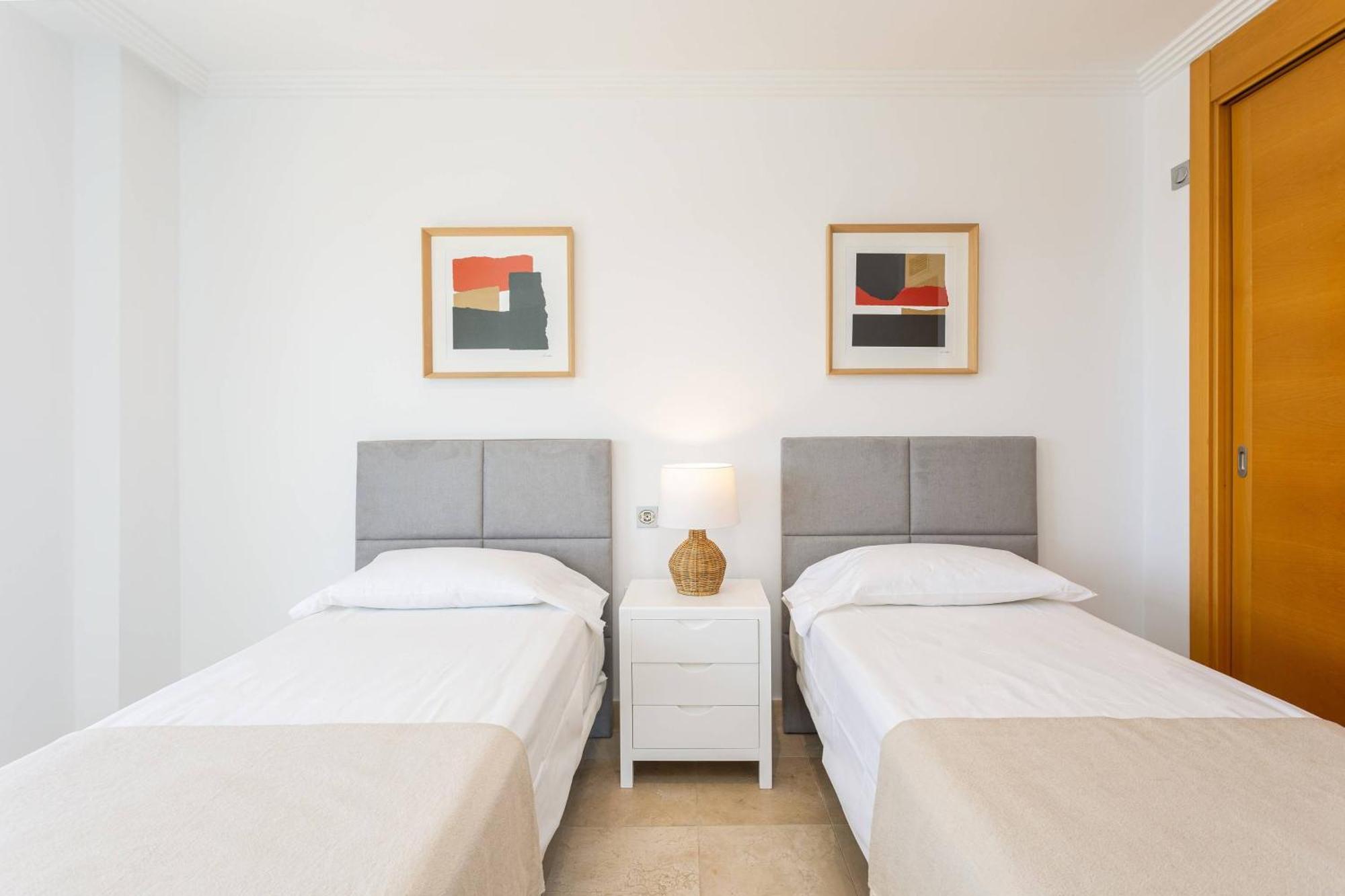 Mediterranean Swing - Acosta 5 Apartment *