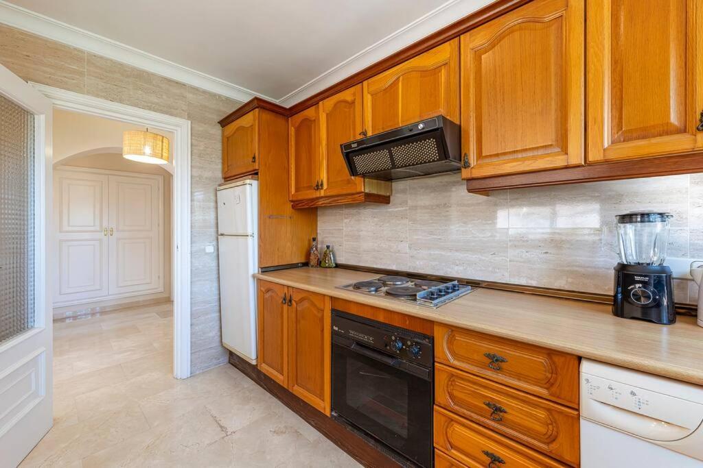 Spacious White Spanish Style House With Sea Views Apartment Estepona