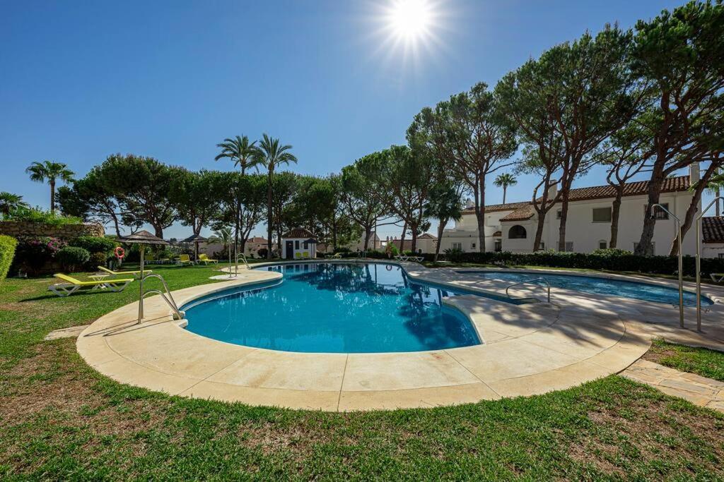 Spacious White Spanish Style House With Sea Views Apartment *