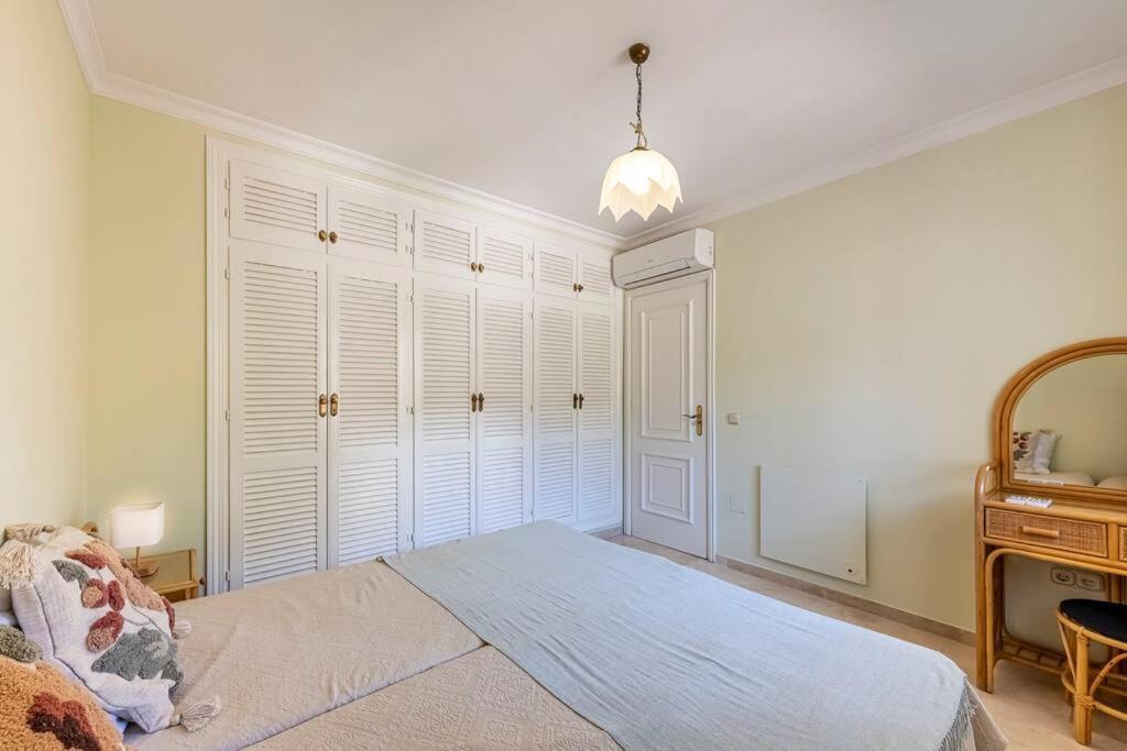 Apartment Spacious White Spanish Style House With Sea Views *
