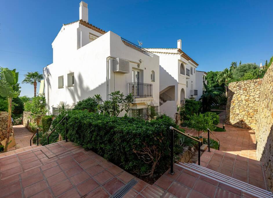 Apartment Spacious White Spanish Style House With Sea Views