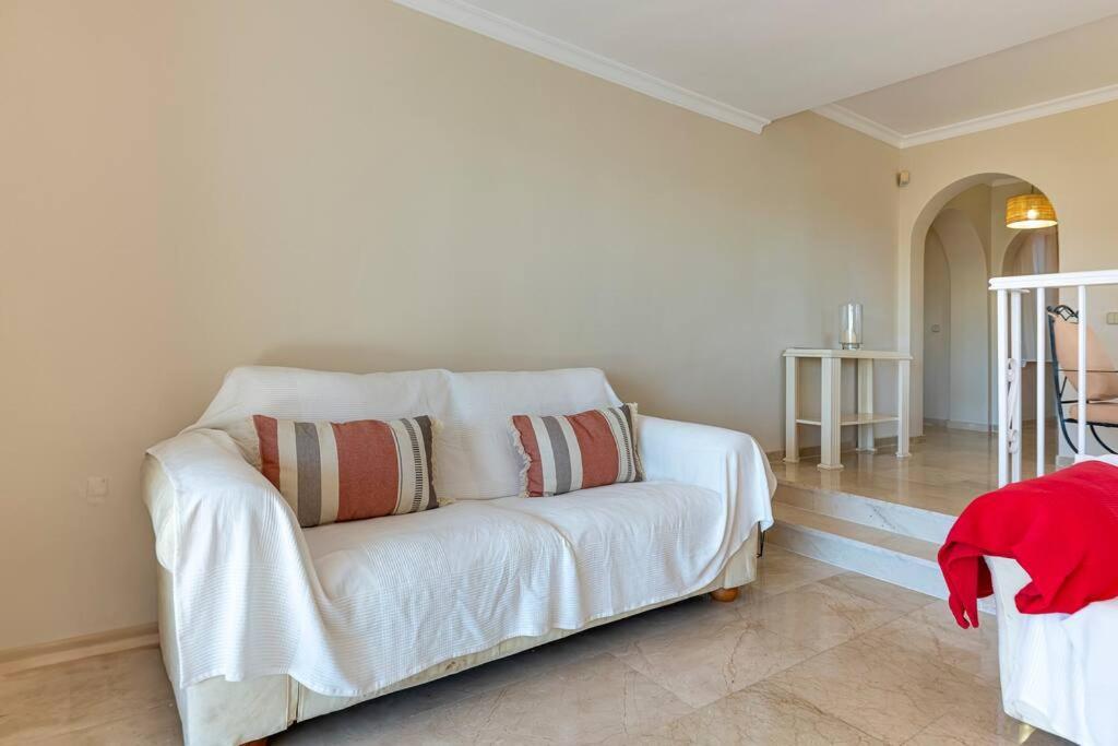 Apartment Spacious White Spanish Style House With Sea Views *