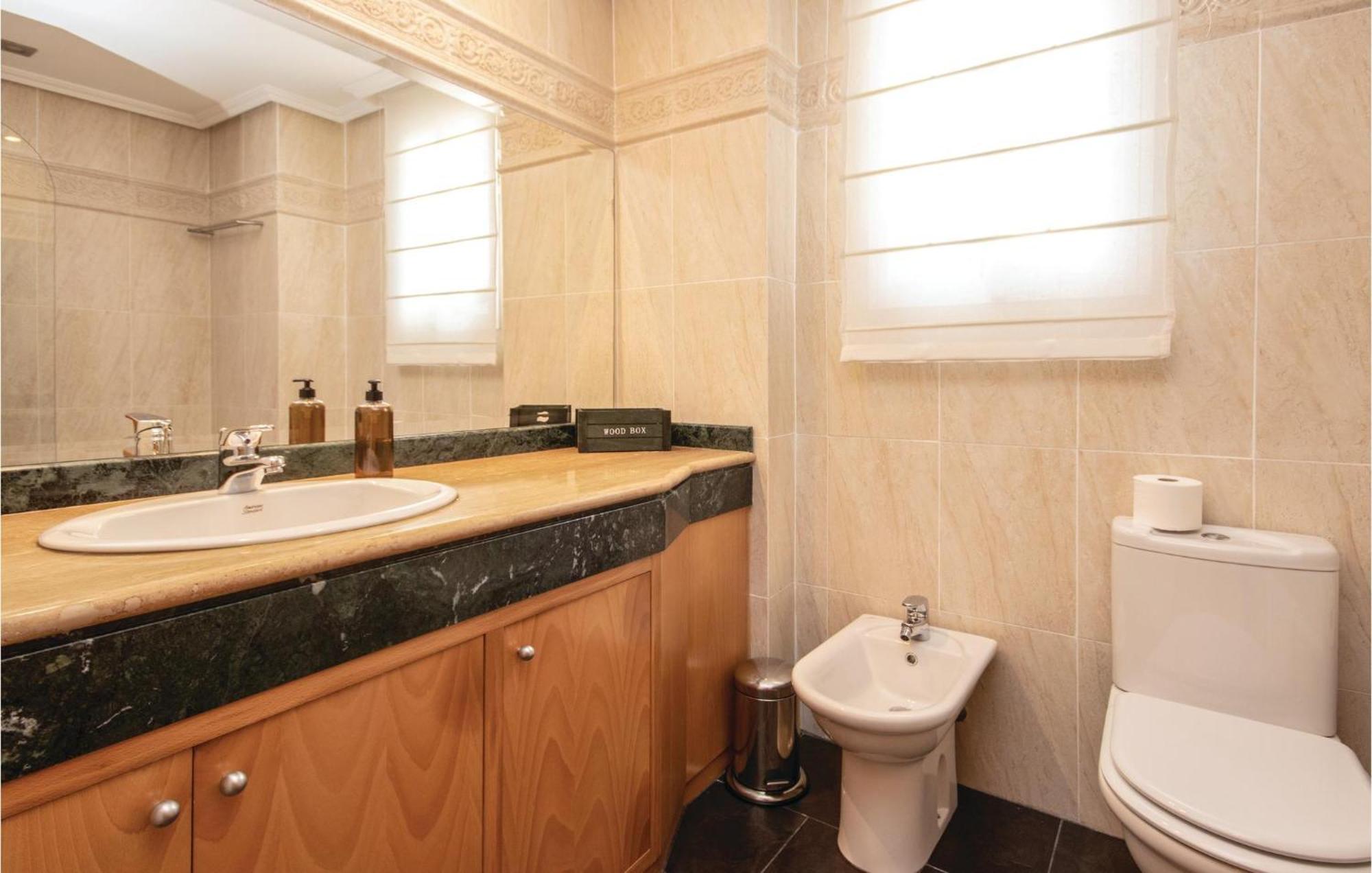 Cozy In With Swimming Pool Appartement Estepona