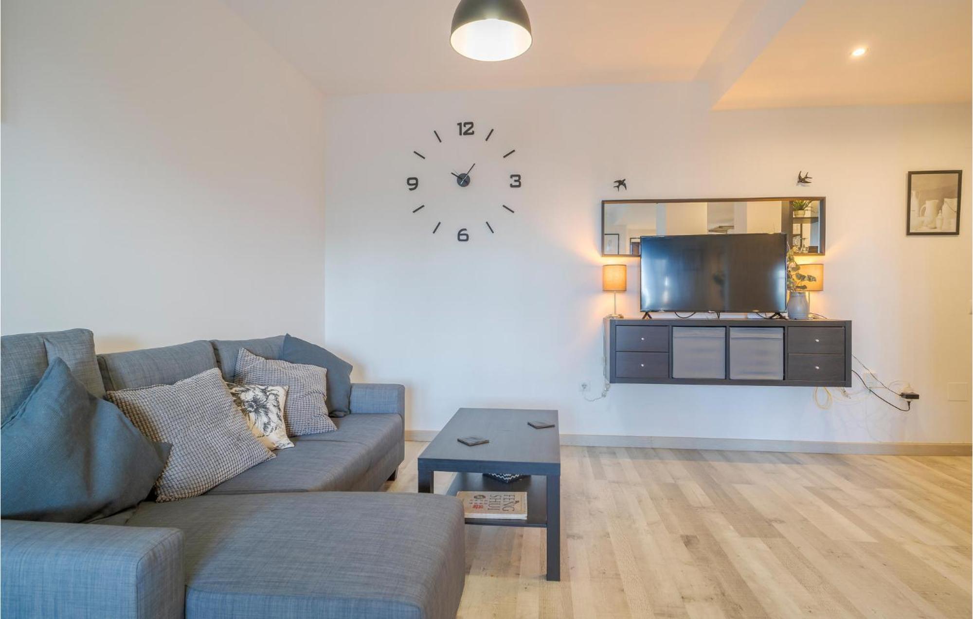 Gorgeous In With Kitchen Apartment Estepona