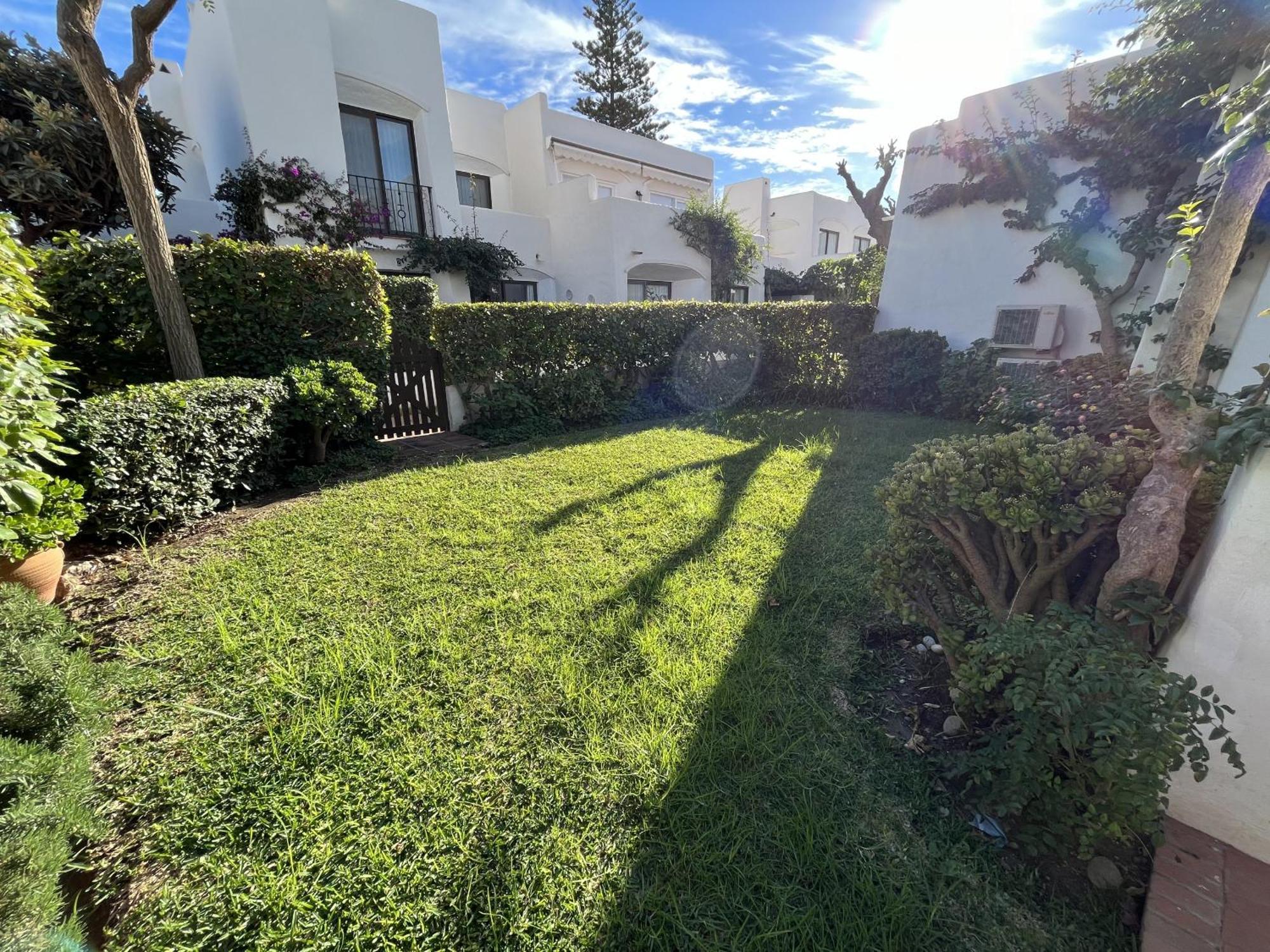 - Playa - 2 Con Amplio Jardin Al Lado Del Mar Ev1 Estepona