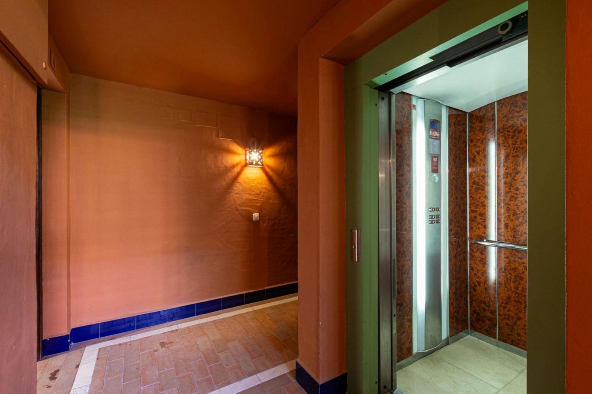 Luxury Ground Floor With Facilities Apartment *