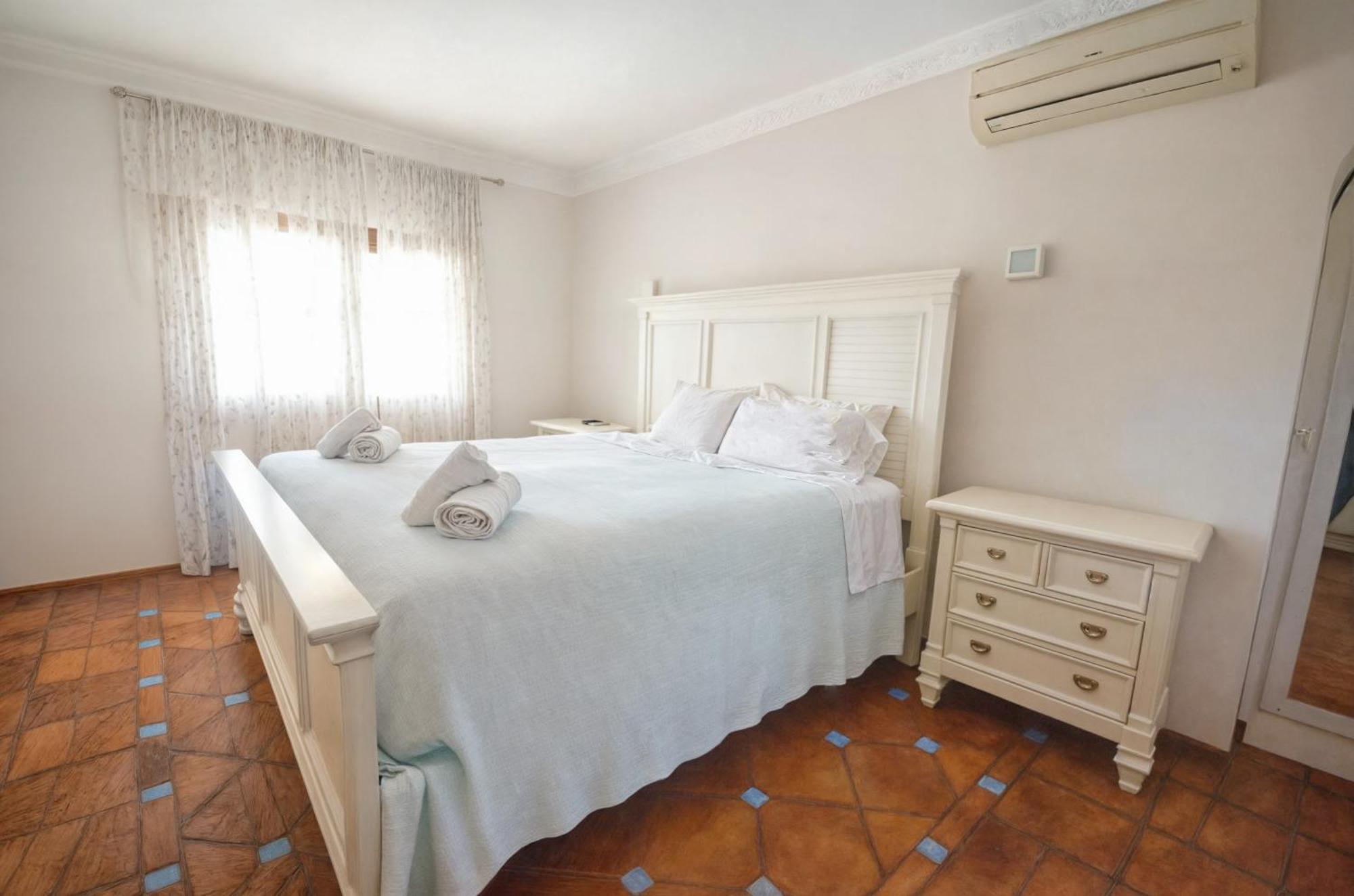 Luna- Pool With Jacuzzi By The Villa Estepona