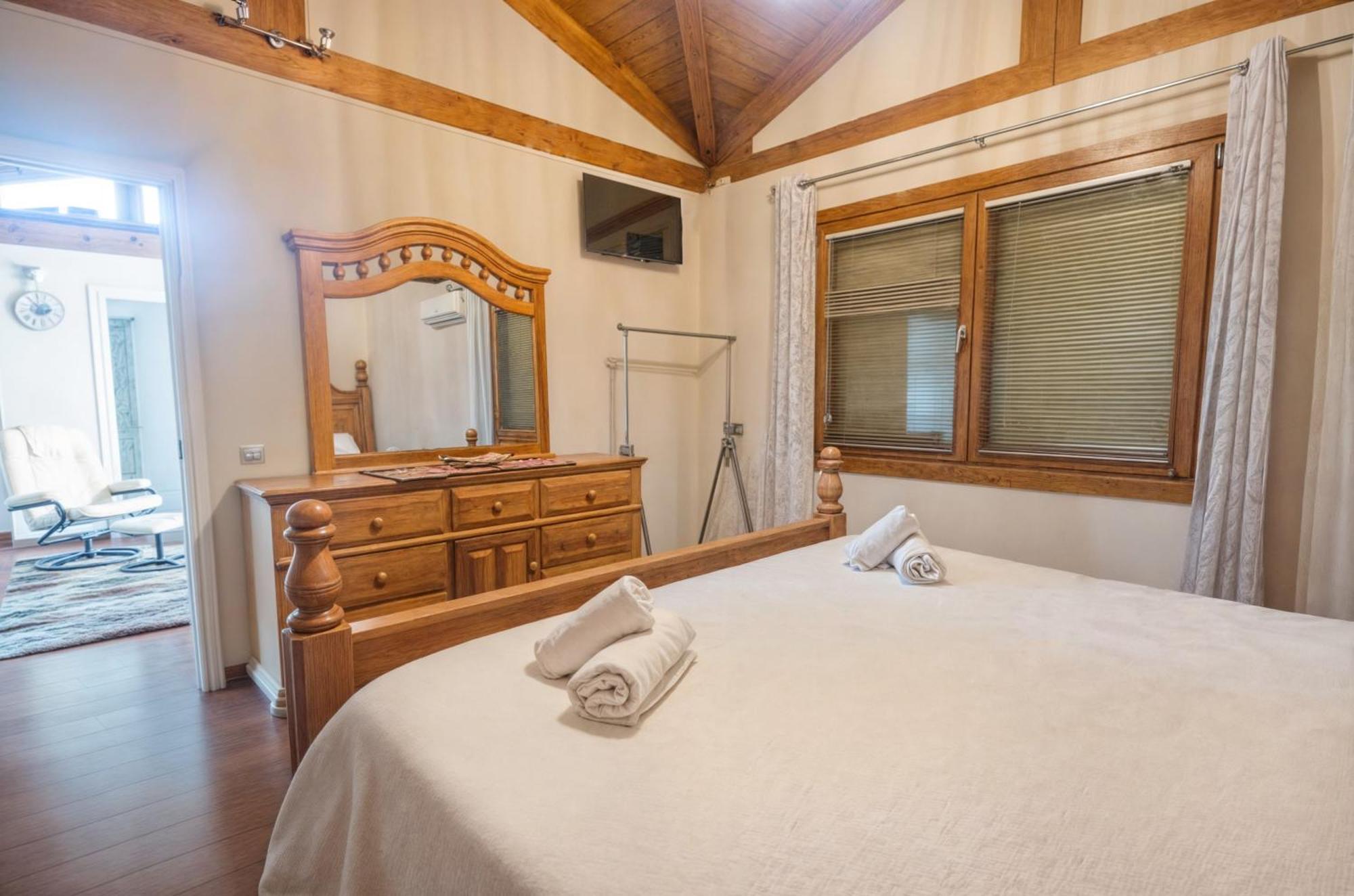 Luna- Pool With Jacuzzi By The Estepona