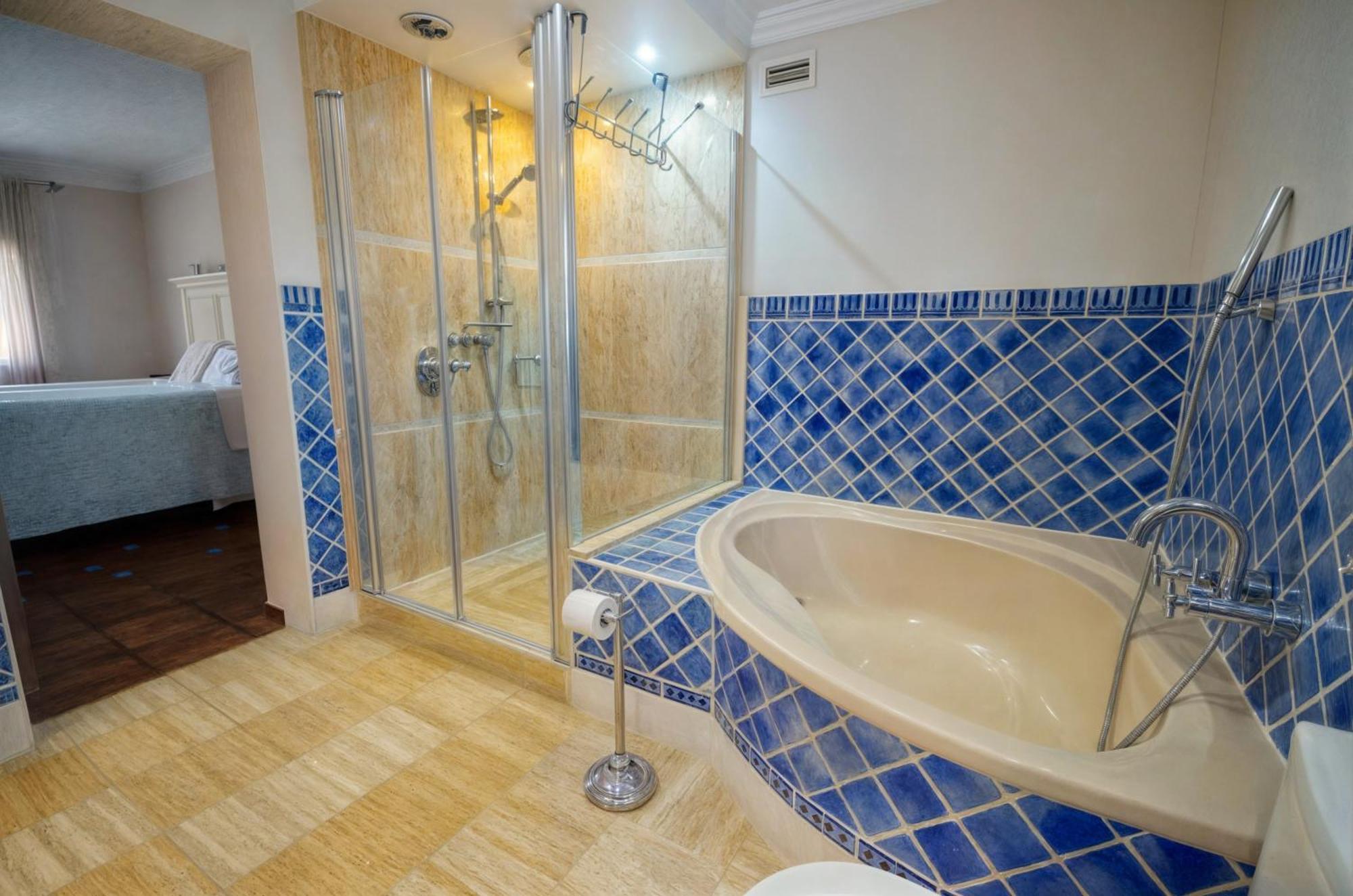 Luna- Pool With Jacuzzi By The Villa *
