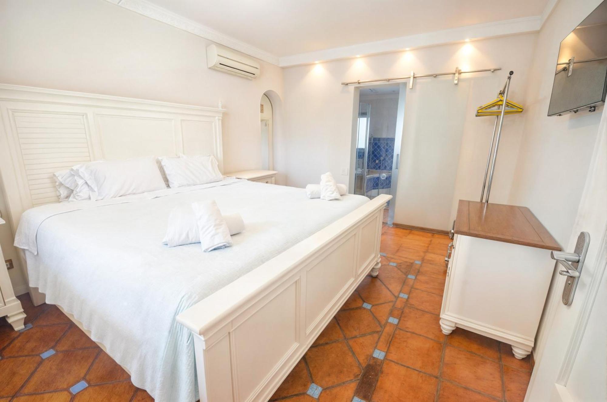 Luna- Pool With Jacuzzi By The Estepona
