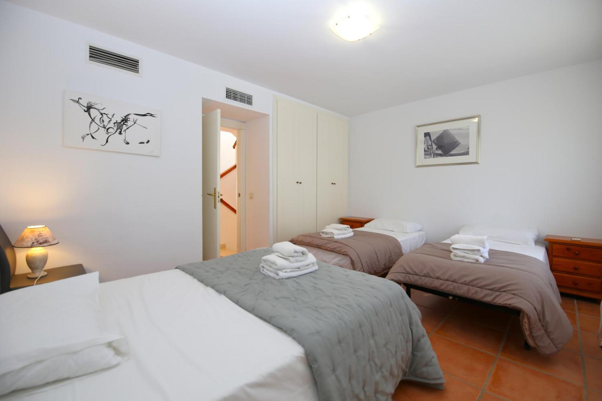 Holiday home East Beachfront Townhouse Lunimar *