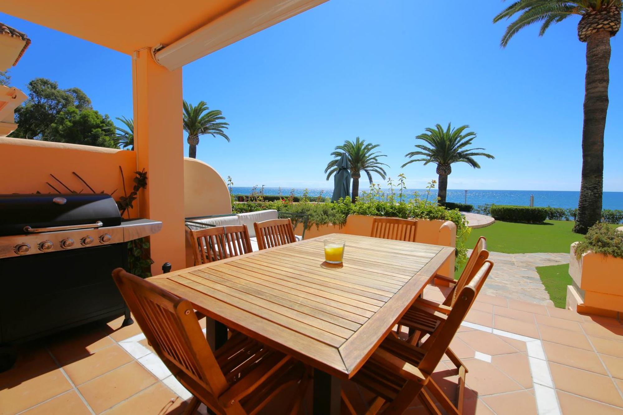 East Beachfront Townhouse Lunimar Holiday home Estepona