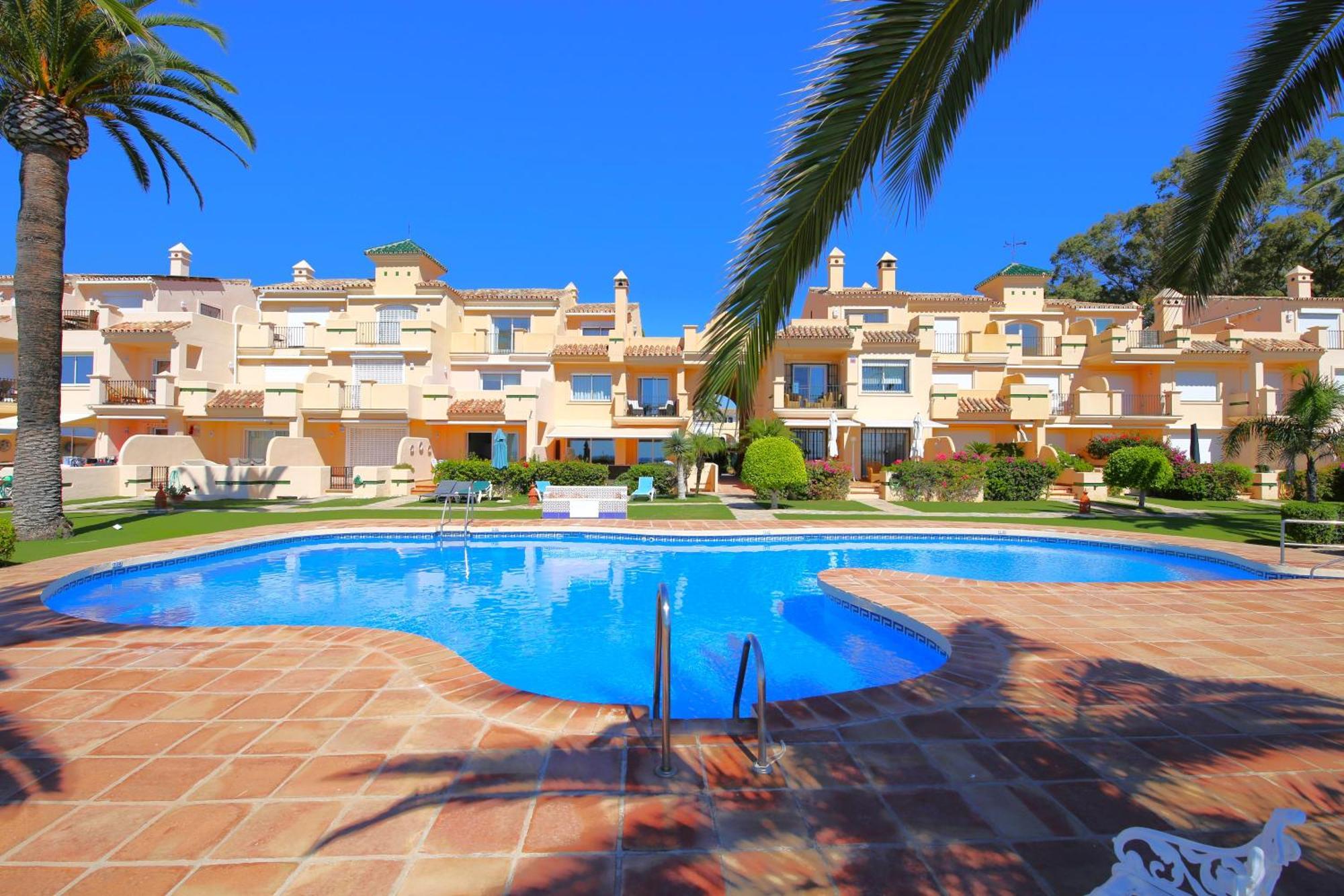 East Beachfront Townhouse Lunimar Estepona