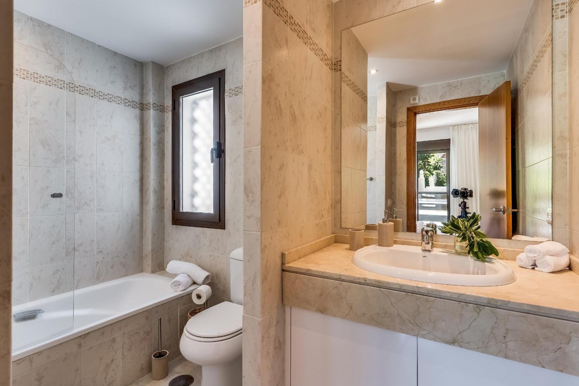 Nieuw Ingericht Penthouse Met Ruim Dakterras Estepona