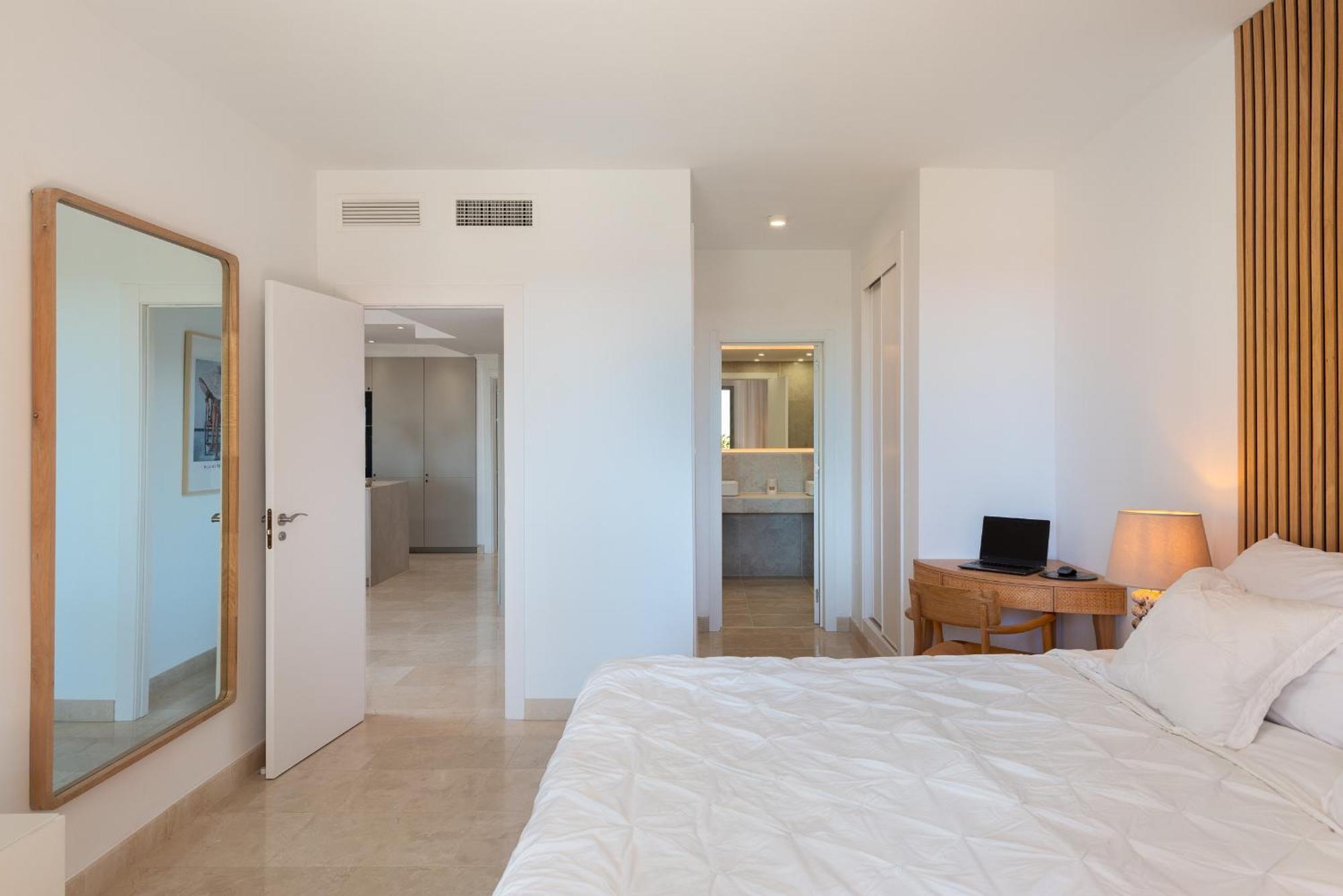 Elegant 3-bedroom With Incredible Sea Views Estepona