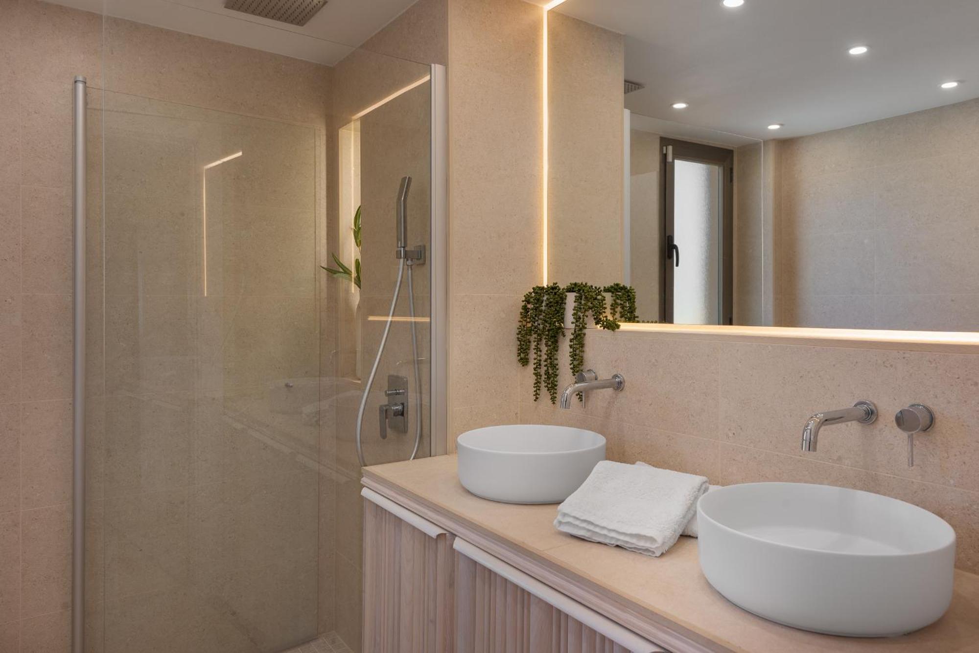 Elegant 3-bedroom With Incredible Sea Views Apartment