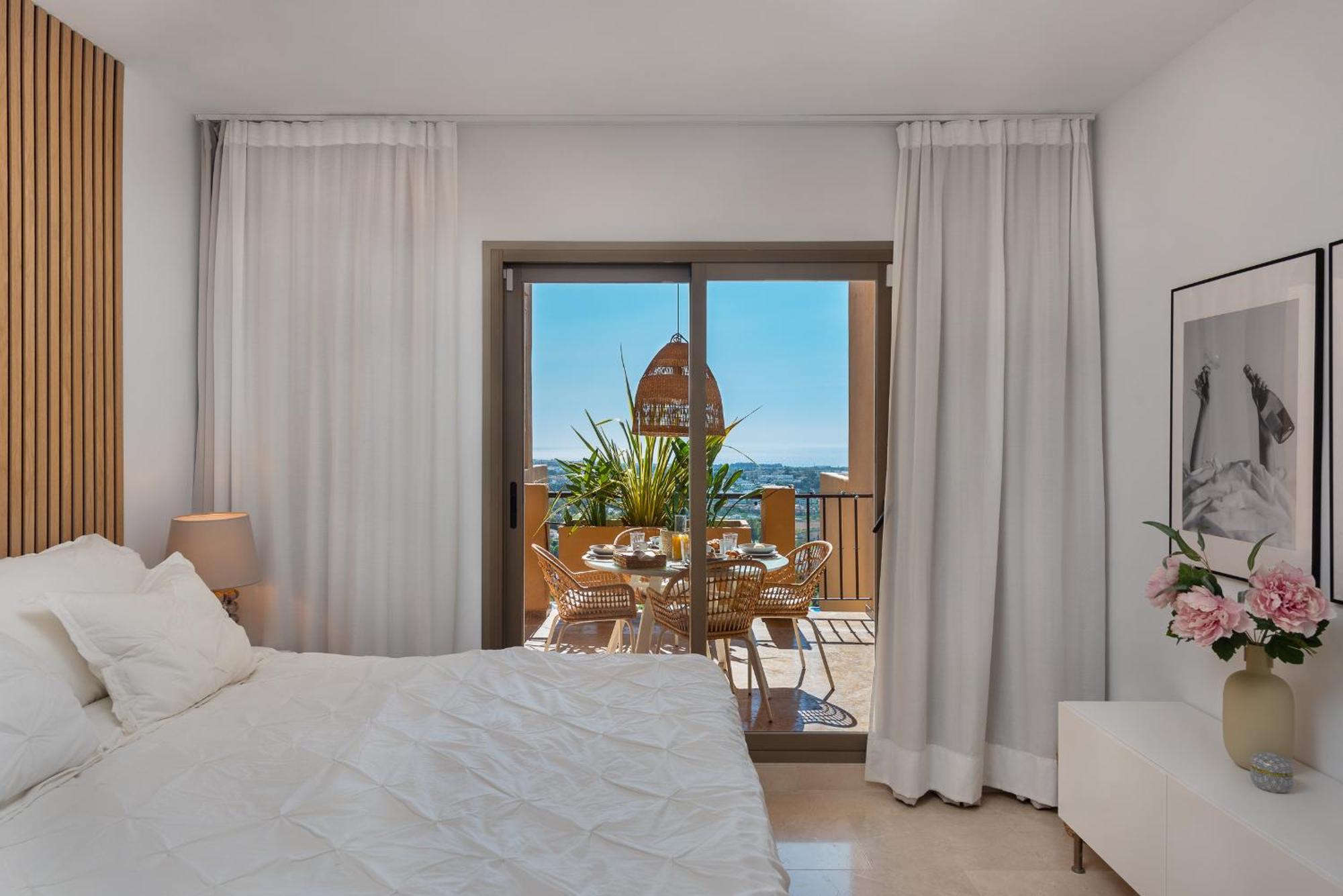 Elegant 3-bedroom With Incredible Sea Views Estepona