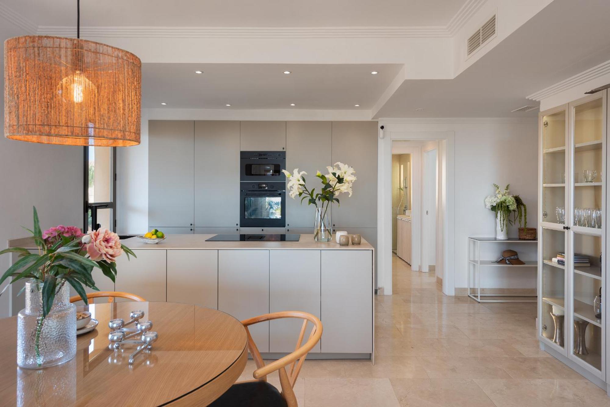 Apartment Elegant 3-bedroom With Incredible Sea Views