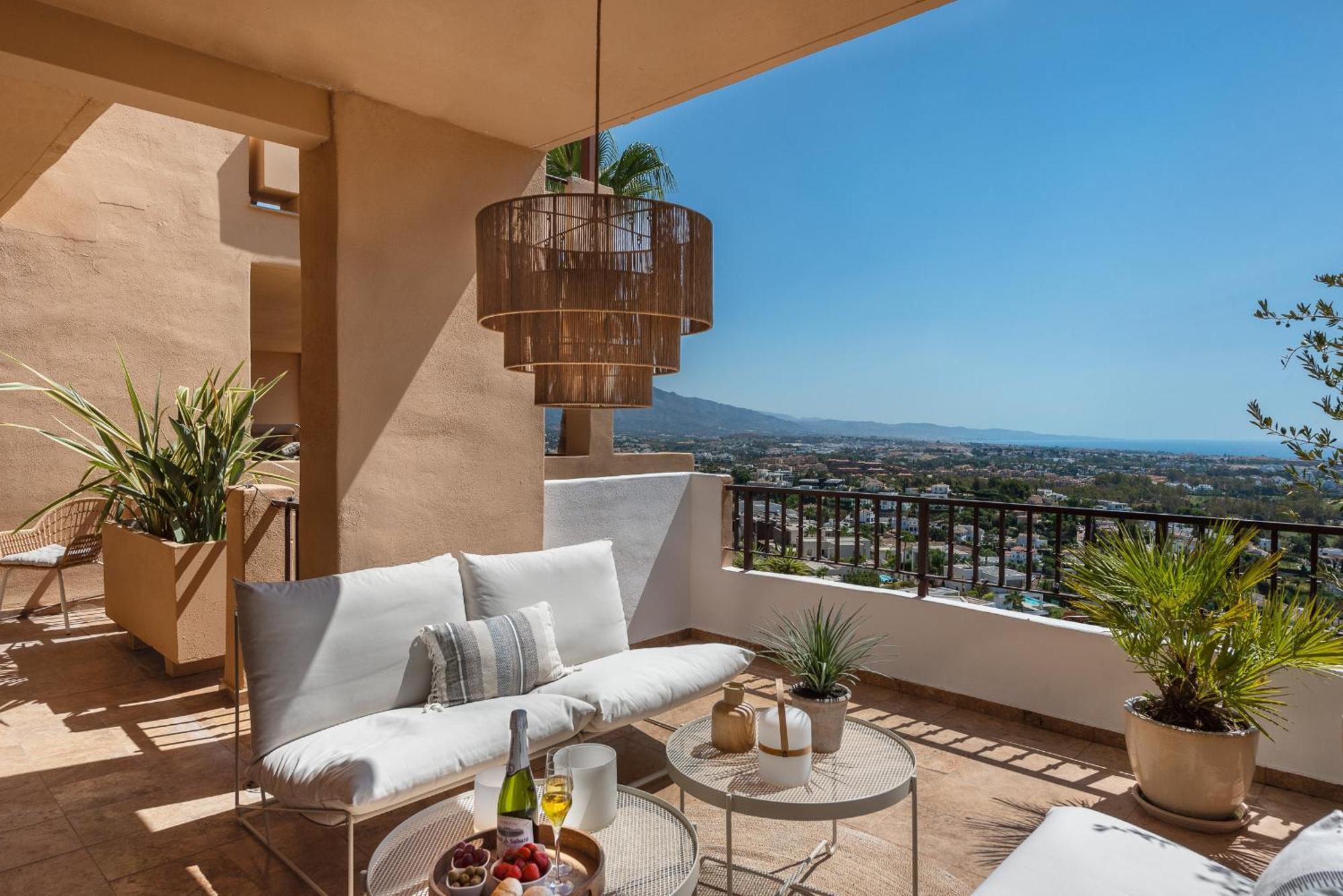 Elegant 3-bedroom With Incredible Sea Views *