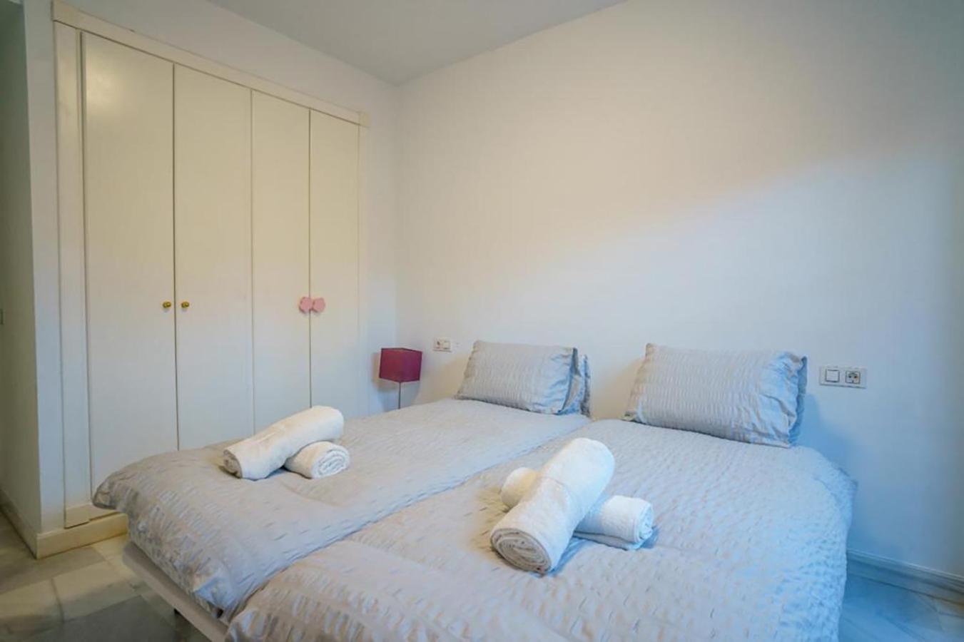 Stunning 3br In Hacienda Del Sol & Pool Apartment