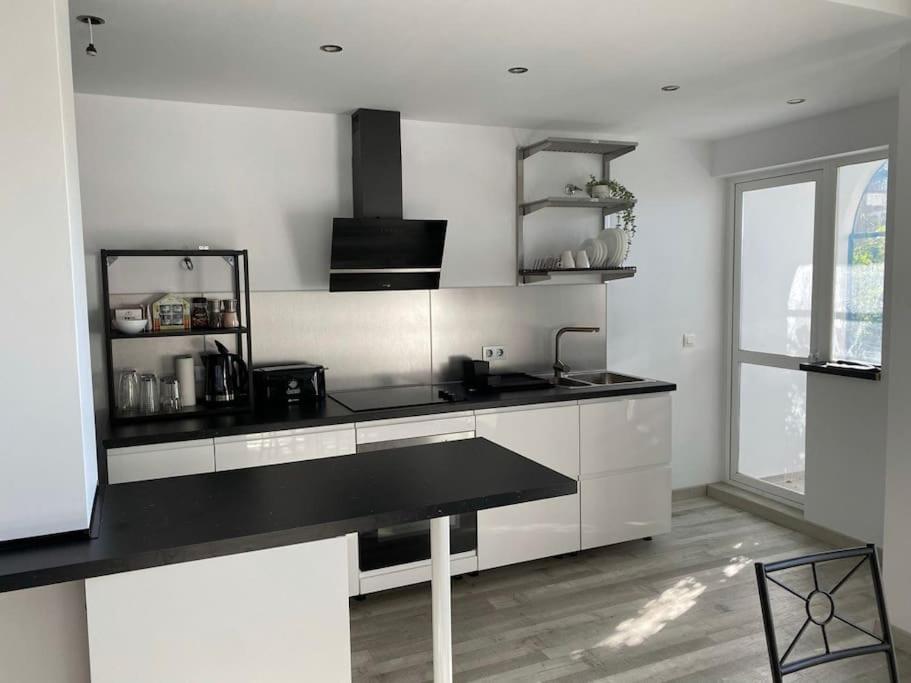Modern 1 Bed In Port & Pool * Estepona