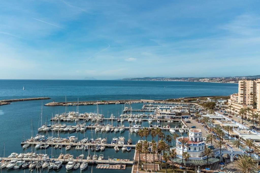 2 Bed Sea View Perfect Location *