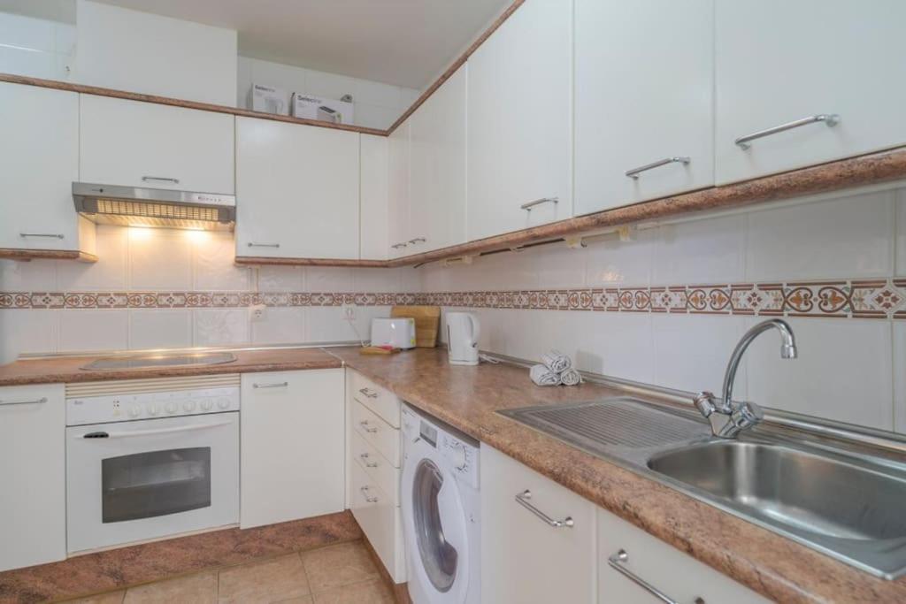 2 Bed Sea View Perfect Location Apartment