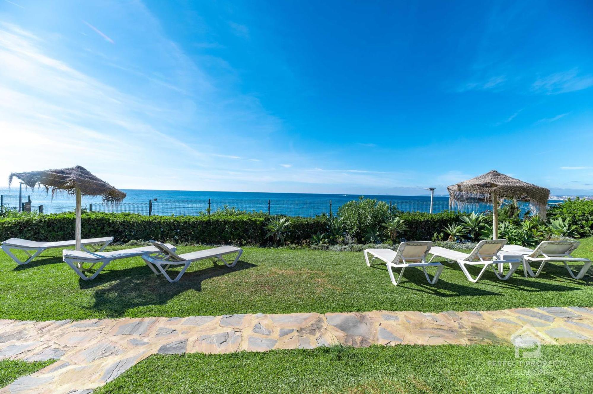 Casa Africa - Exclusive 2br By The Sea With Pool Estepona