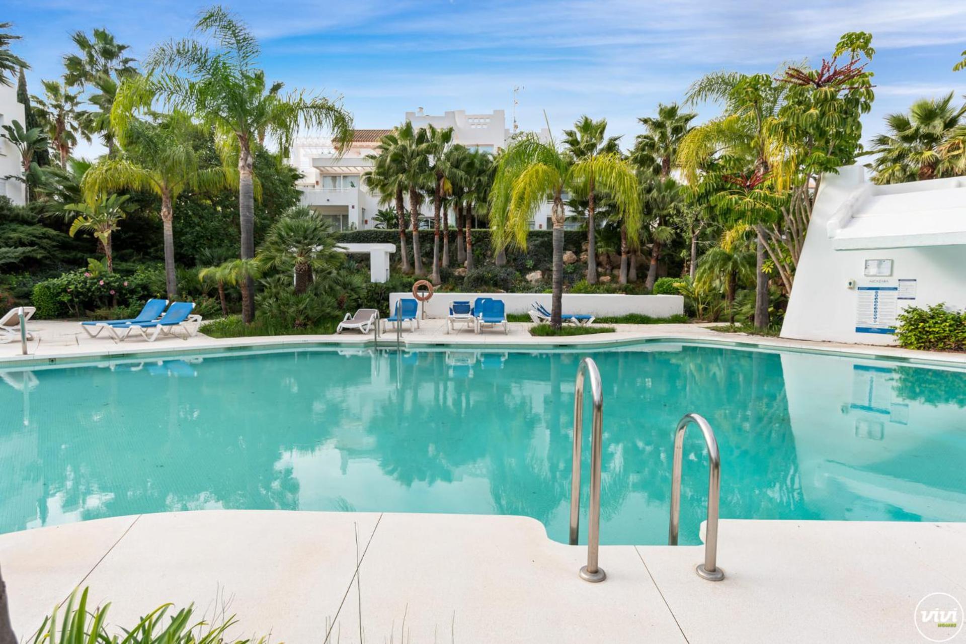 Vivi Homes - Casa Sereno Pool, Terrace & Garden Apartment Estepona