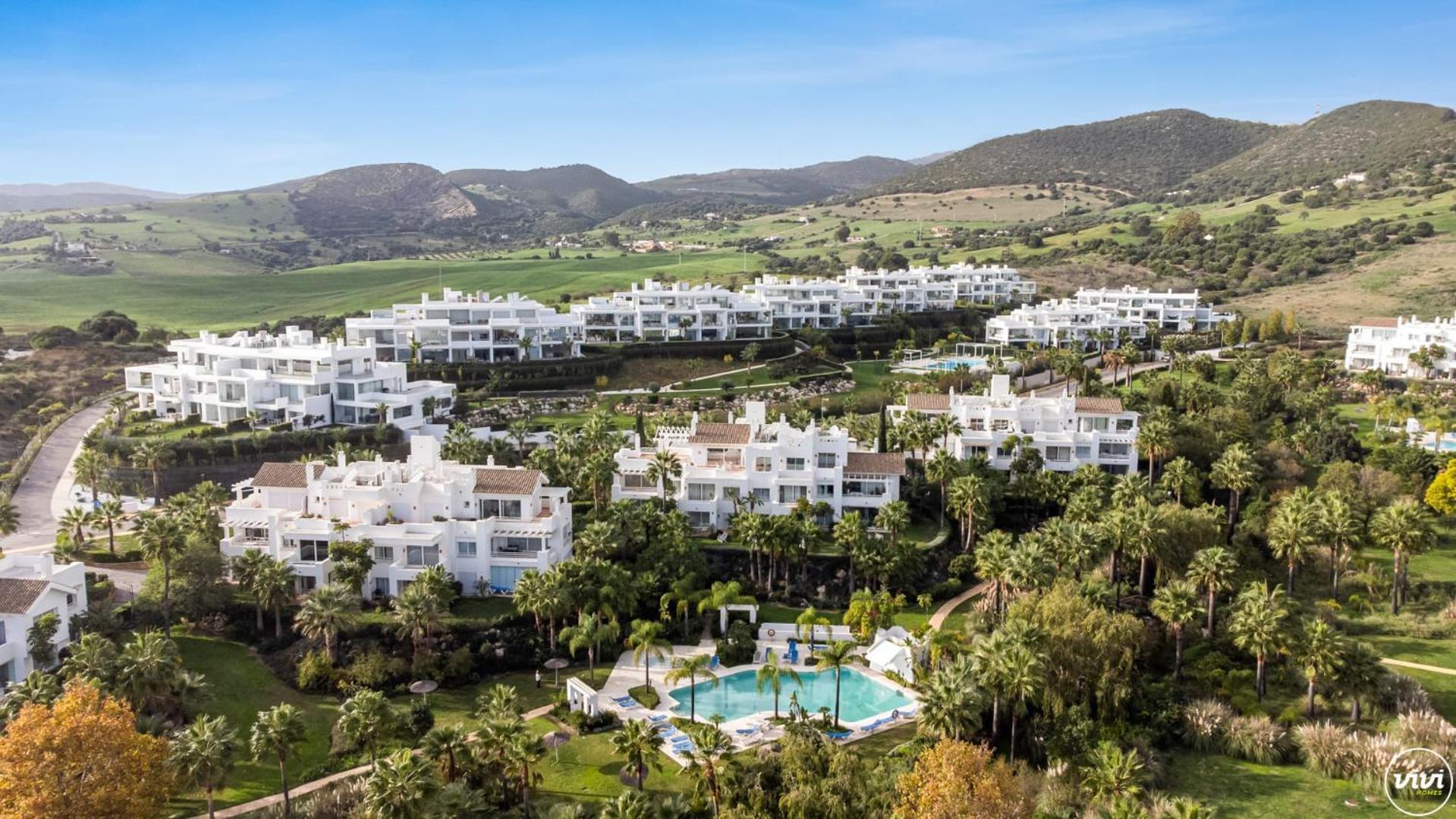 Vivi Homes - Casa Sereno Pool, Terrace & Garden Apartment *
