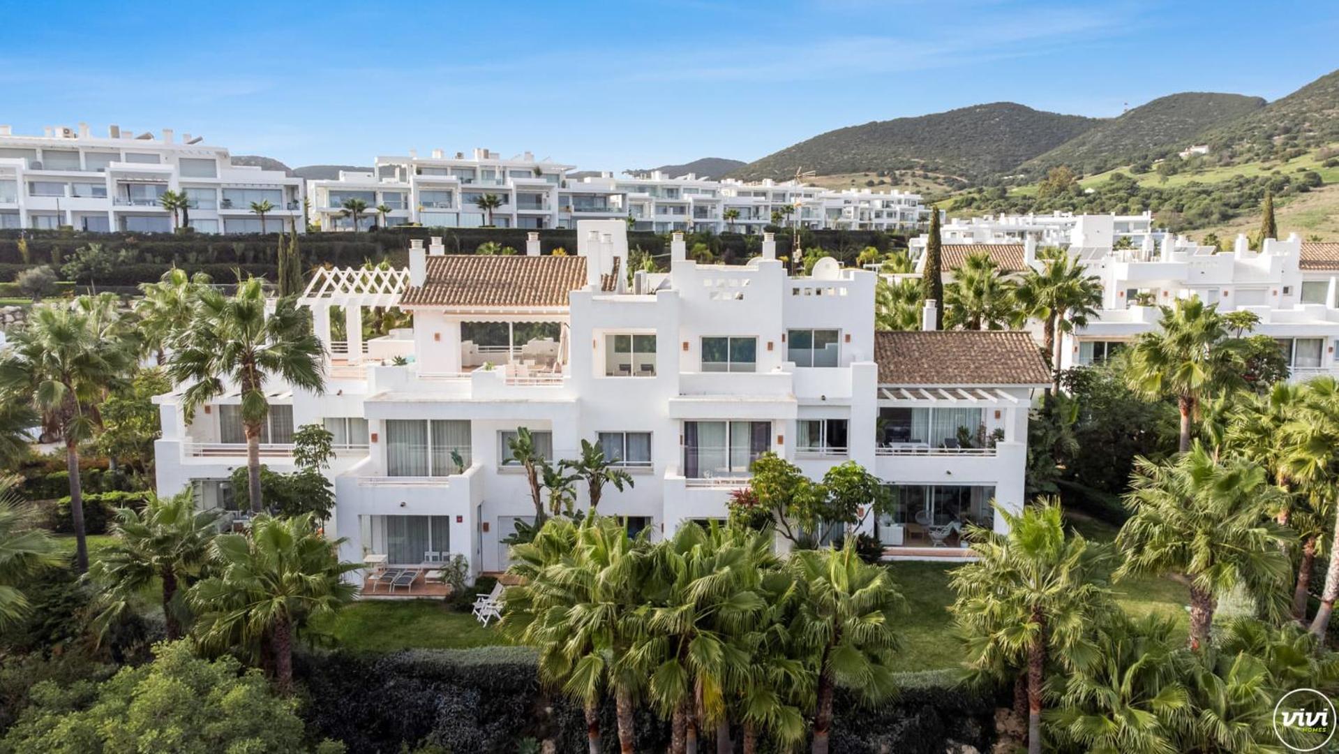 Vivi Homes - Casa Sereno Pool, Terrace & Garden Apartment Estepona