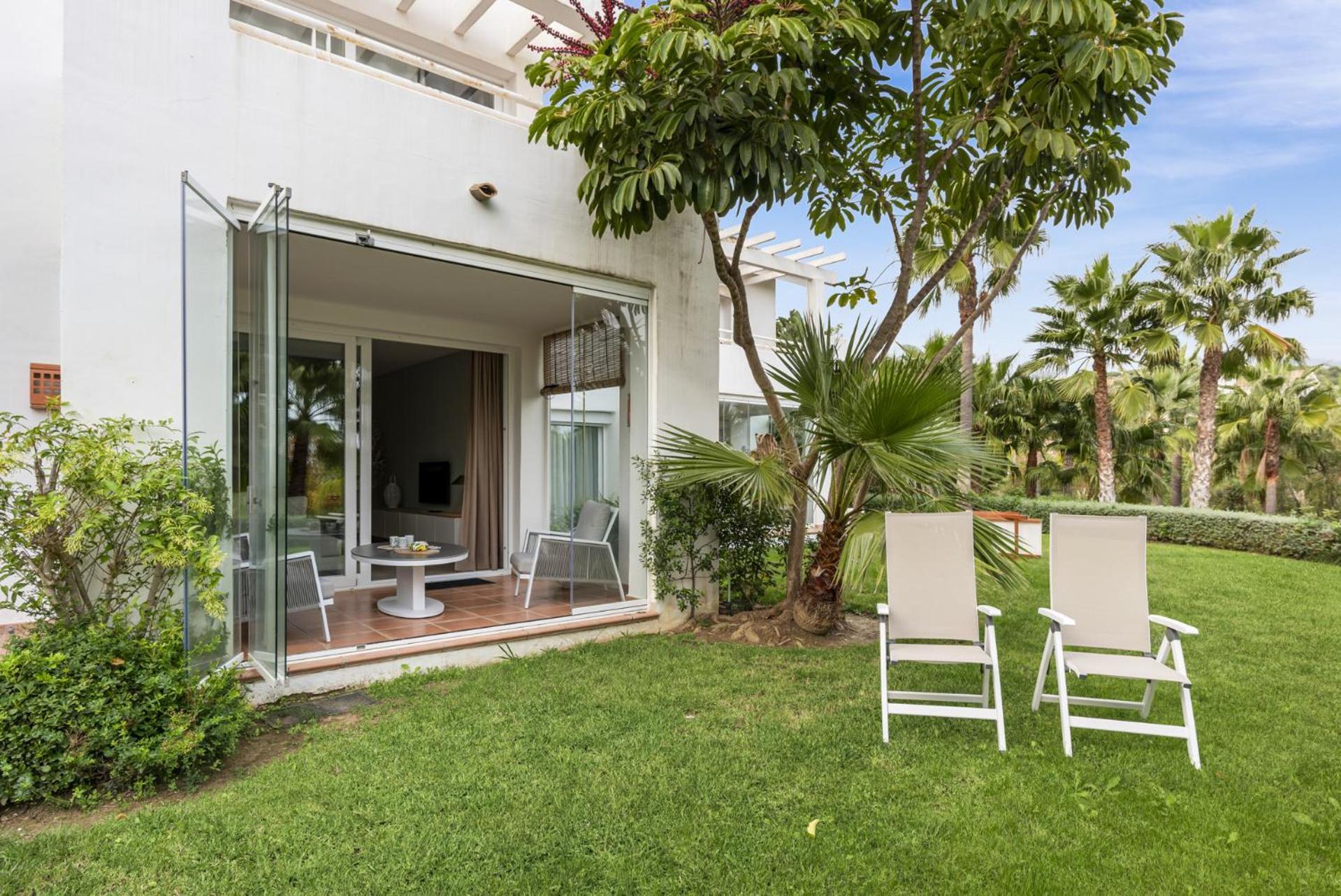 Vivi Homes - Casa Sereno Pool, Terrace & Garden Apartment Estepona